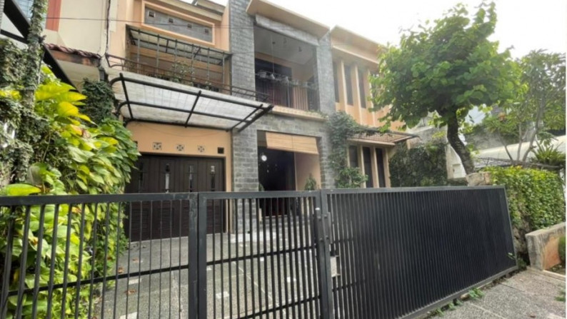 Rumah Modern Terawat Lokasi Bagus Di Pondok Indah