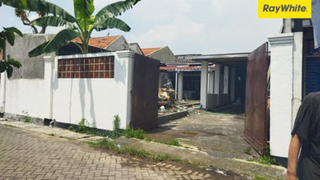 Rumah Hit Tanah di Kebonsari Sekolahan Belakang Ruko Menanggal