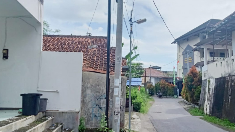 Rumah Kost depan Universitas Cokroaminoto, Kodya Yogyakarta