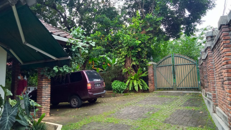 Rumah Terawat Sangat Luas Lokasi Bagus Di Andara.