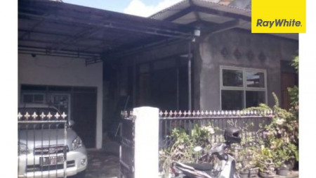 Rumah di Ketintang Baru, Surabaya Selatan