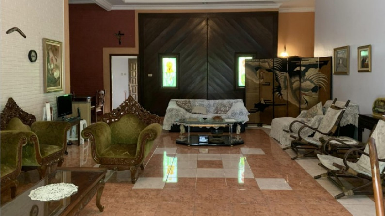 RUMAH KLASIK DIATAS TANAH 1400 METER PERSEGI, DI WIROKERTEN, BANGUNTAPAN, BANTUL