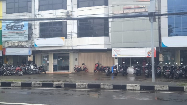 Ruko 3 lantai di Taman Pondok Indah, Wiyung, Surabaya