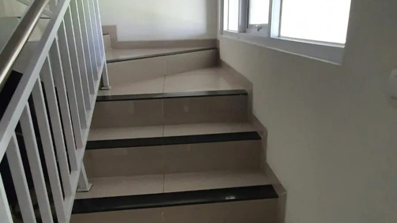RUMAH KOST EXCLUSIVE 24 KAMAR DI DALAM PERUMAHAN GRIYA NUSA PERMAI, GAMPING