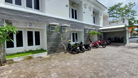 RUMAH KOST EXCLUSIVE 24 KAMAR DI DALAM PERUMAHAN GRIYA NUSA PERMAI, GAMPING