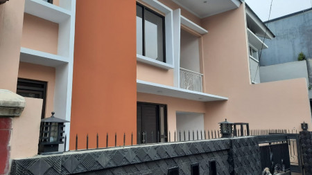 Dijual Rumah Tinggal 2 Lantai di Tebet Barat, Jakarta