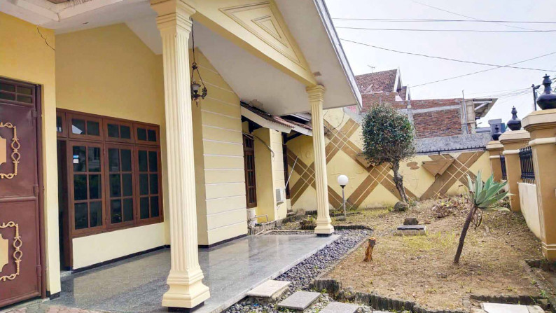 Rumah di Margorejo Indah, Bagus + Terawat, Row Jalan Lebar, Siap Huni