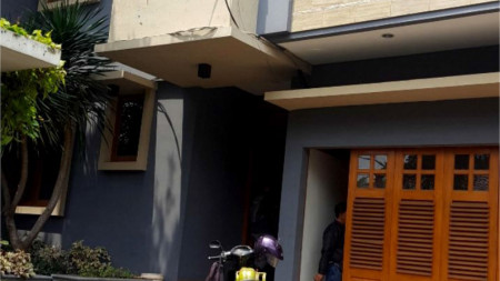 Rumah MEWAH, Siap Huni dan Strategis @Jl Kemang Selatan