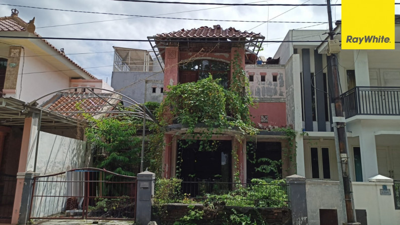 Rumah 2 Lantai di Jalan Gianyar, Surabaya