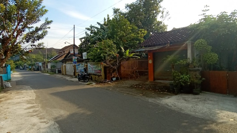 RUMAH BONUS RUANG USAHA HANYA 100 METER DARI KAMPUS ISI, SEWON, BANTUL