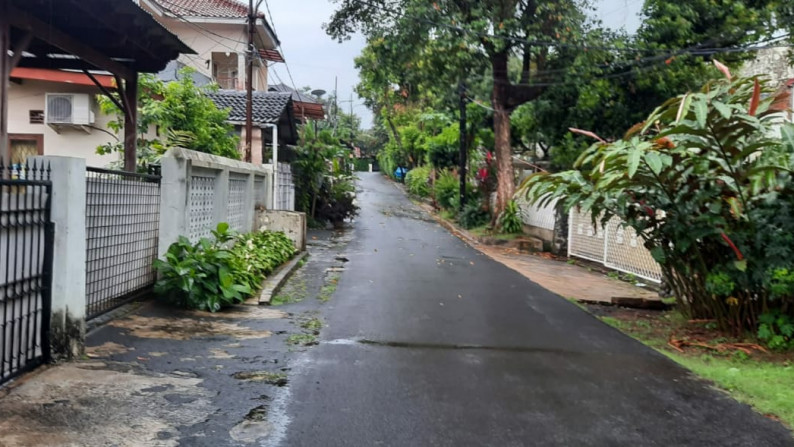 Rumah Lama Lingkungan Asri & Nyaman Lokasi Strategis di Jatipadang.