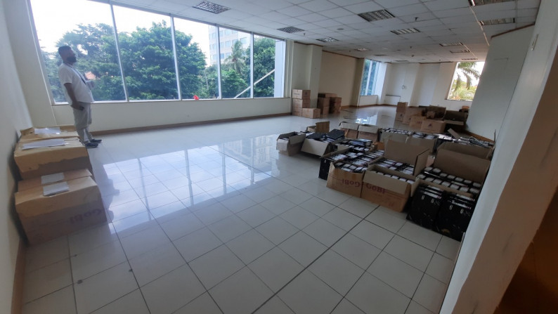 Office Space Kobexindo Tower,  26 menit ke Internasional  Air Port, 17 menit ke pelabuhan Luas 141m2