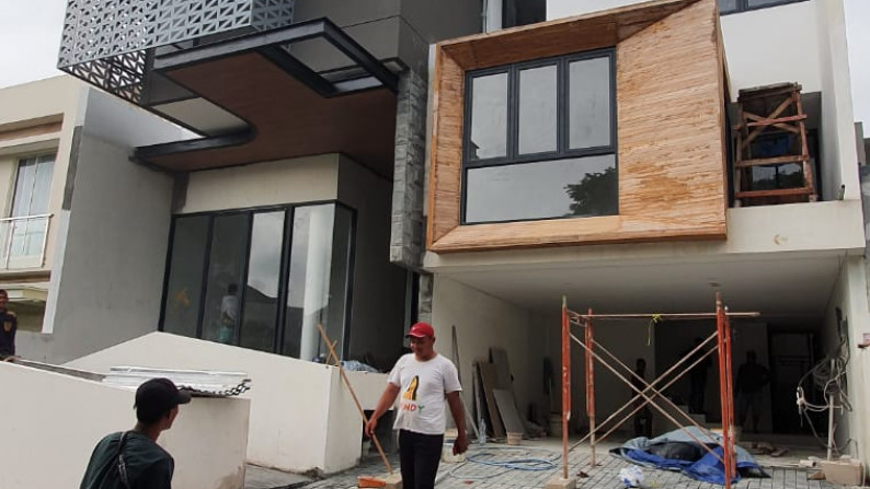 Dijual Rumah Waterfront Citraland NEW Baru 2 ,5 Lantai Split Level - GRANITE 80 x 160 - Garasi Carport 4 Mobil