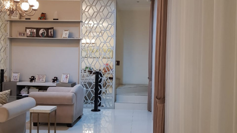 Dijual Rumah Pakuwon Indah La Riz Ville Surabaya - SEMI Furnished - Modern MEWAH