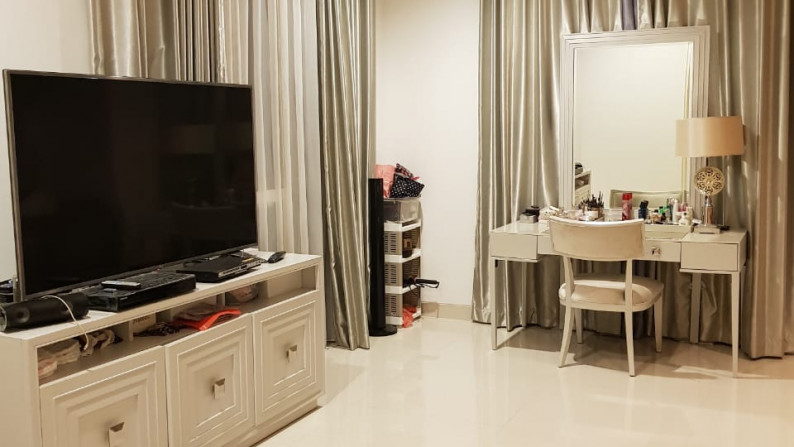 Dijual Rumah Pakuwon Indah La Riz Ville Surabaya - SEMI Furnished - Modern MEWAH