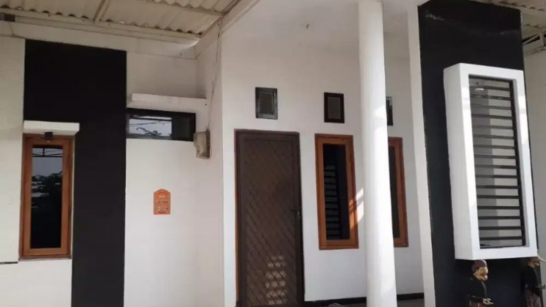 Sewa Rumah Cantik Wiyung Surabaya - Karangan PDAM- Dekat Pakuwon Mall , PTC , Supermall