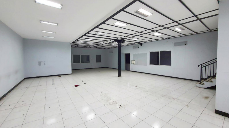 Kantor di Raya Jemursari, Strategis, Nol Jalan Raya, Cocok untuk Kantor, Showroom, Resto, Klinik, Bank dsb - TAN -