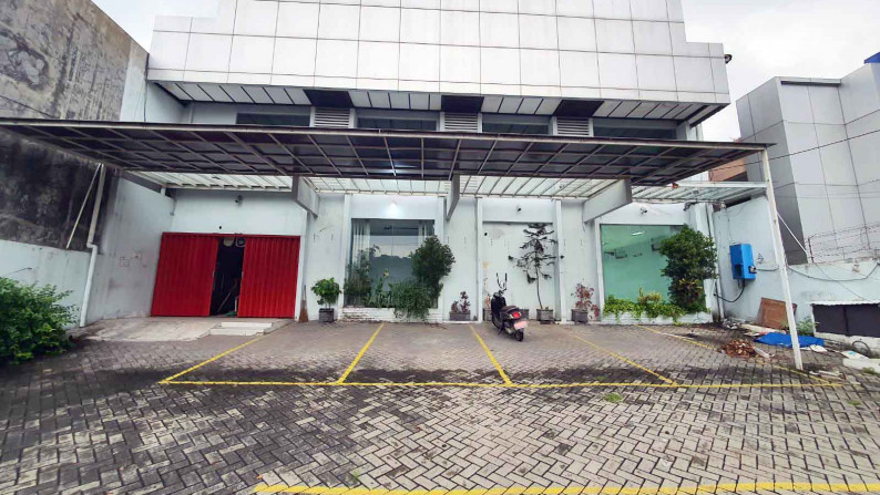 Kantor di Raya Jemursari, Strategis, Nol Jalan Raya, Cocok untuk Kantor, Showroom, Resto, Klinik, Bank dsb - TAN -