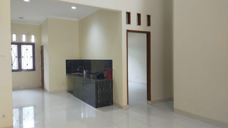 Jual cepat rumah 2 lantai Jl Bontang Pondok Gede