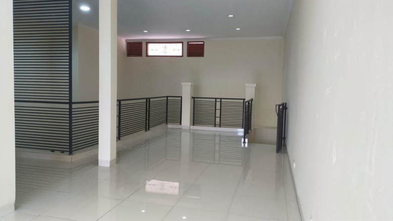 Jual cepat rumah 2 lantai Jl Bontang Pondok Gede