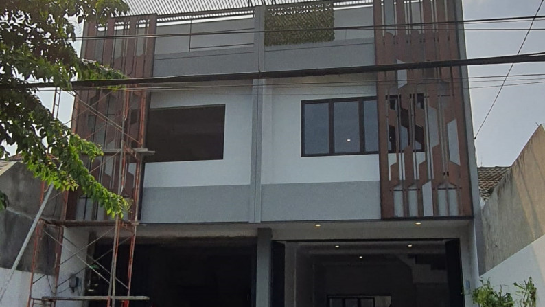 Ruko di Jalan Raya Semolowaru Tengah, Surabaya