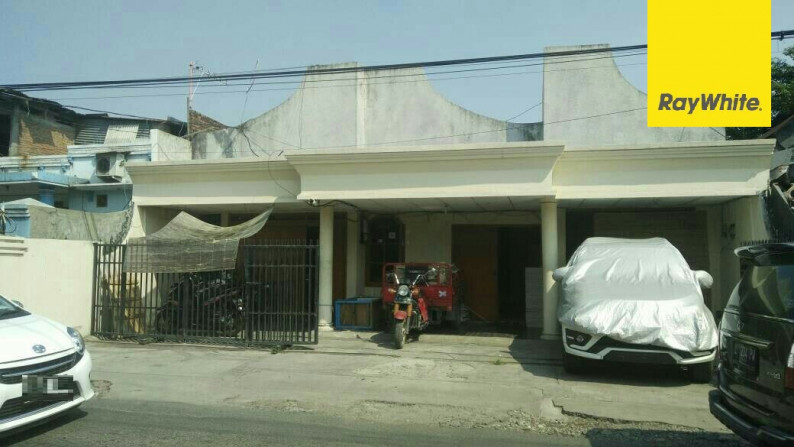 Rumah di Jl Kyai Abdul Karim, Gununganyar, Surabaya