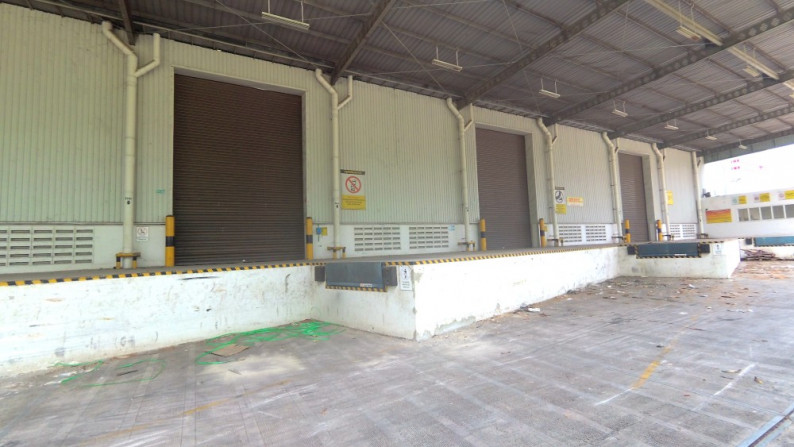 Gudang Siap Pakai dengan raised loading dock Delta Silicon Cikarang, Luas 6500 m2