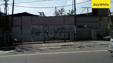 Gudang di Jalan Raya Sukomanunggal, Surabaya