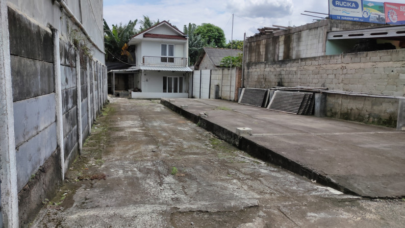 Rumah halaman luas, bisa untuk usaha