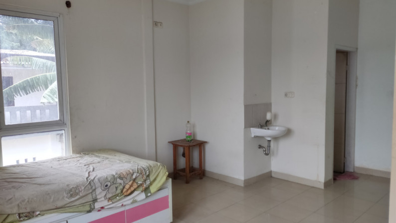 Rumah halaman luas, bisa untuk usaha