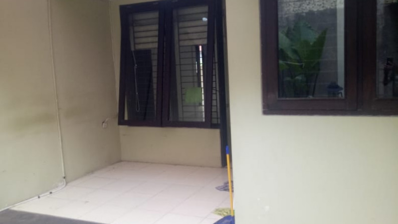 Termurah. Rumah Jl Nias Nusaloka, Bsd.