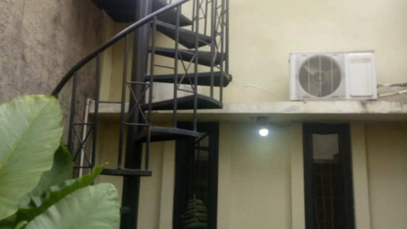 Termurah. Rumah Jl Nias Nusaloka, Bsd.