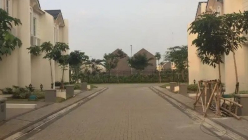 Termurah. Rumah Cluster Elit Azzura Vanya Park, BSD