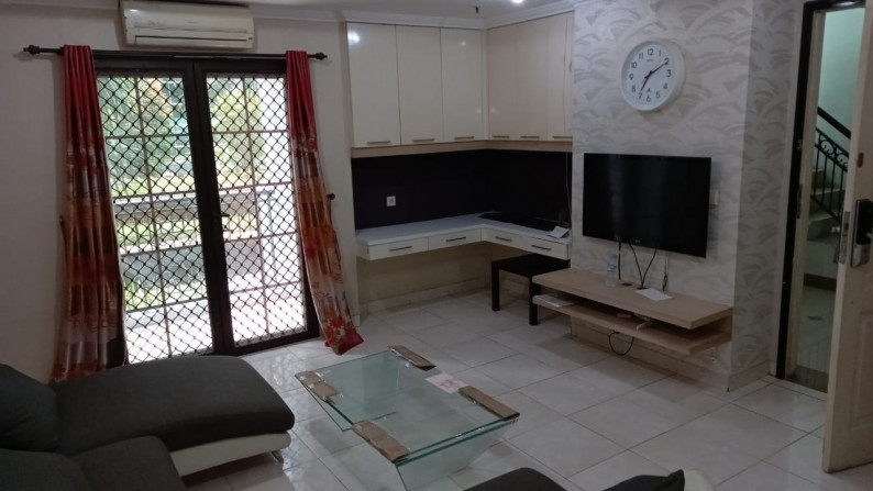 Apartemen Furnished, View Pool & Garden Lantai Rendah di Gading Resort Residence Luas 105m2