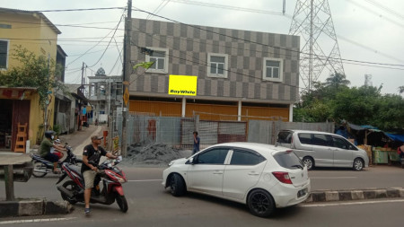 Ruko pinggir jalan daerah komersial di ciledug