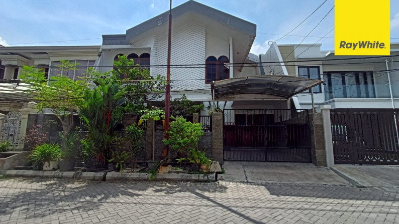 Rumah di Jalan Dharmahusada Indah Barat, Surabaya