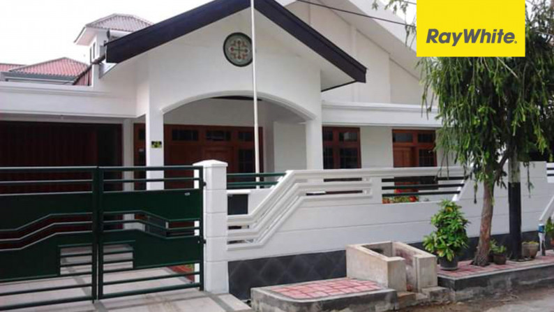 Rumah SHM di Dharmahusada Indah Timur, Surabaya