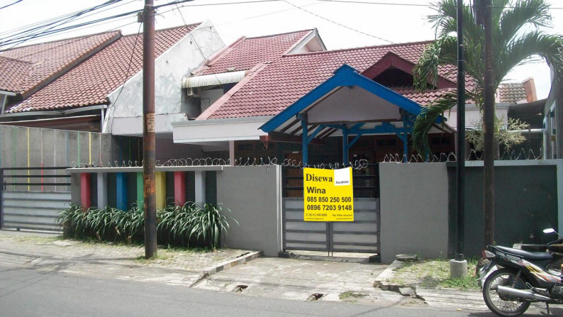 Rumah di Rungkut Asri Tengah, Bagus + Terawat, Jalan Kembar, Cocok untuk usaha Resto, Kantor, Klinik, dsb