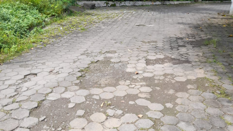 TANAH DAN BANGUNAN DIBAWAH 1 M DALAM PERUMAHAN TAMAN SEDAYU, BANTUL
