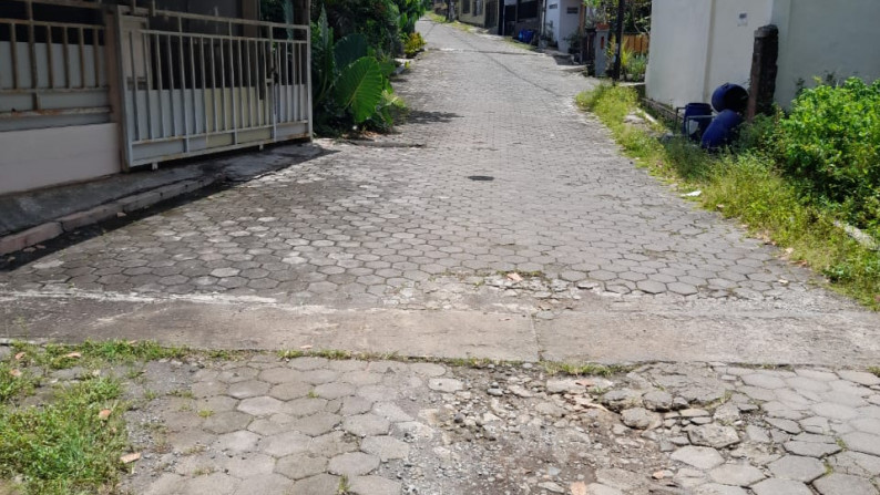 TANAH DAN BANGUNAN DIBAWAH 1 M DALAM PERUMAHAN TAMAN SEDAYU, BANTUL