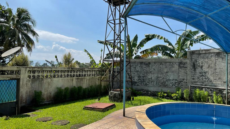 Villa Bonus Tanah Luas Dilengkapi Kolam Renang di Cijeruk, Bogor