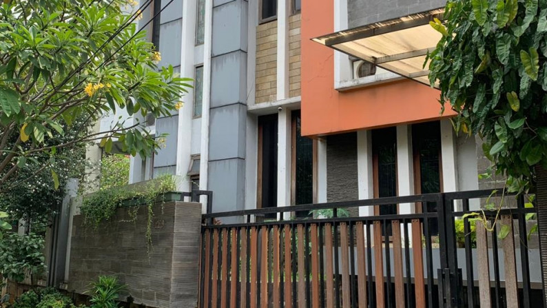 Dijual Rumah Bagus Di Jl Pinang Perak, Kebayoran Lama, DKI Jakarta