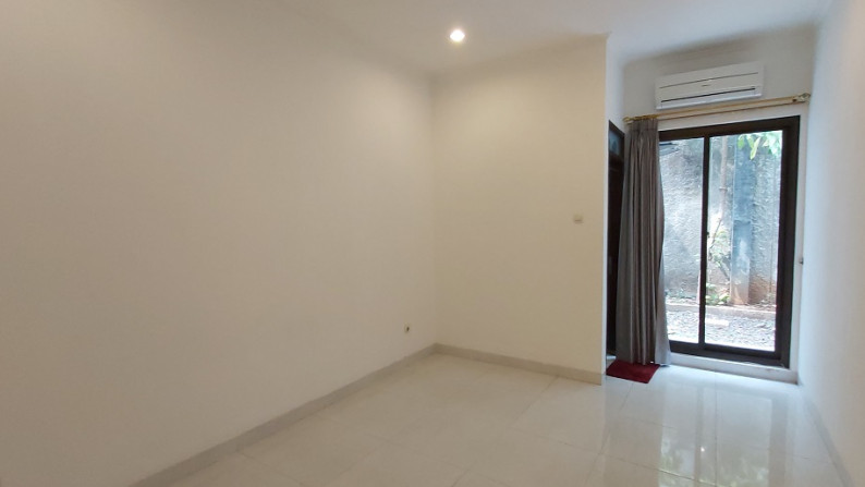 RUMAH DI KEBAYORAN BARU, JAKSEL, DENGAN KONSEP APARTEMEN, DISEWA PER LANTAI, 2 BR