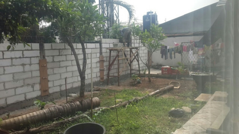 Rumah Siap Huni Dengan Halaman  Luas & Bebas Banjir