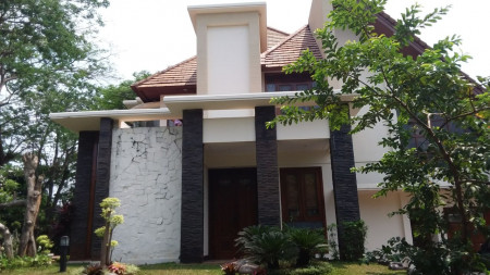 Rumah hoek 2 lantai dengan kolam renang dalam cluster Bintaro Jaya 9