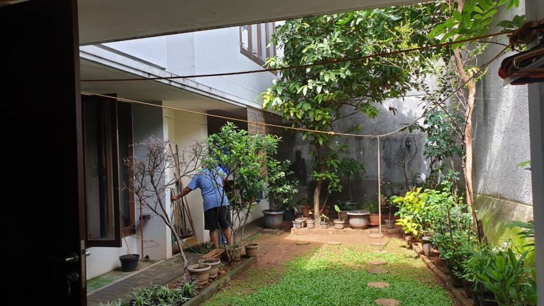 Rumah 2.5 lantai Siap Huni Lokasi Strategis dalam cluster bersih terawat dan aman dengan sistem 1 pintu dan keamanan 24 jam.