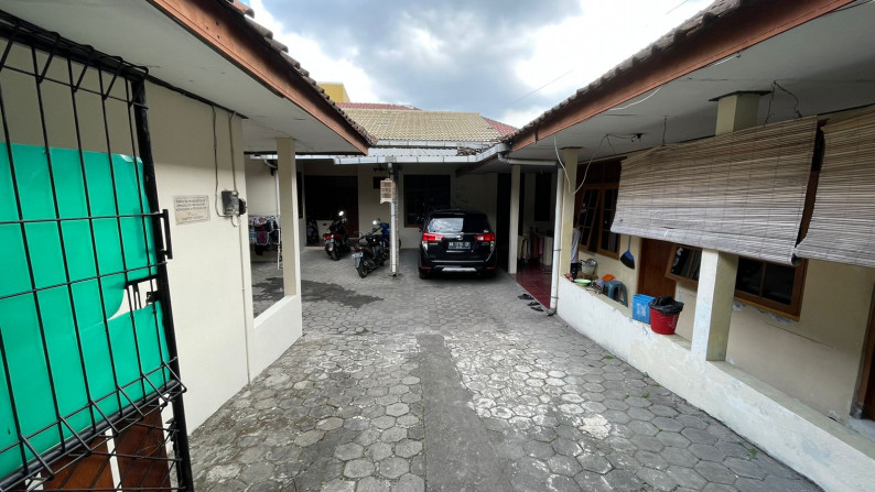 RUMAH +KOST 7 KAMAR DI JL WONOCATUR HANYA BEBERAPA METER DARI RINGROAD TIMUR