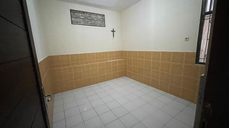 RUMAH +KOST 7 KAMAR DI JL WONOCATUR HANYA BEBERAPA METER DARI RINGROAD TIMUR