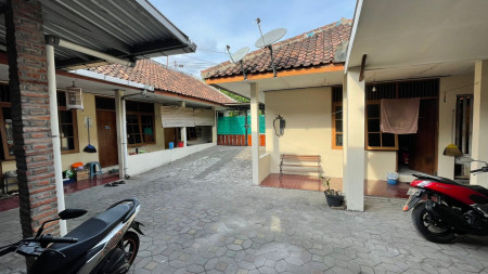 RUMAH +KOST 7 KAMAR DI JL WONOCATUR HANYA BEBERAPA METER DARI RINGROAD TIMUR