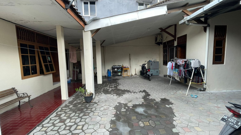 RUMAH +KOST 7 KAMAR DI JL WONOCATUR HANYA BEBERAPA METER DARI RINGROAD TIMUR